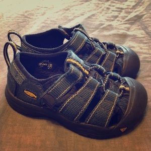 Keen sandal size 7